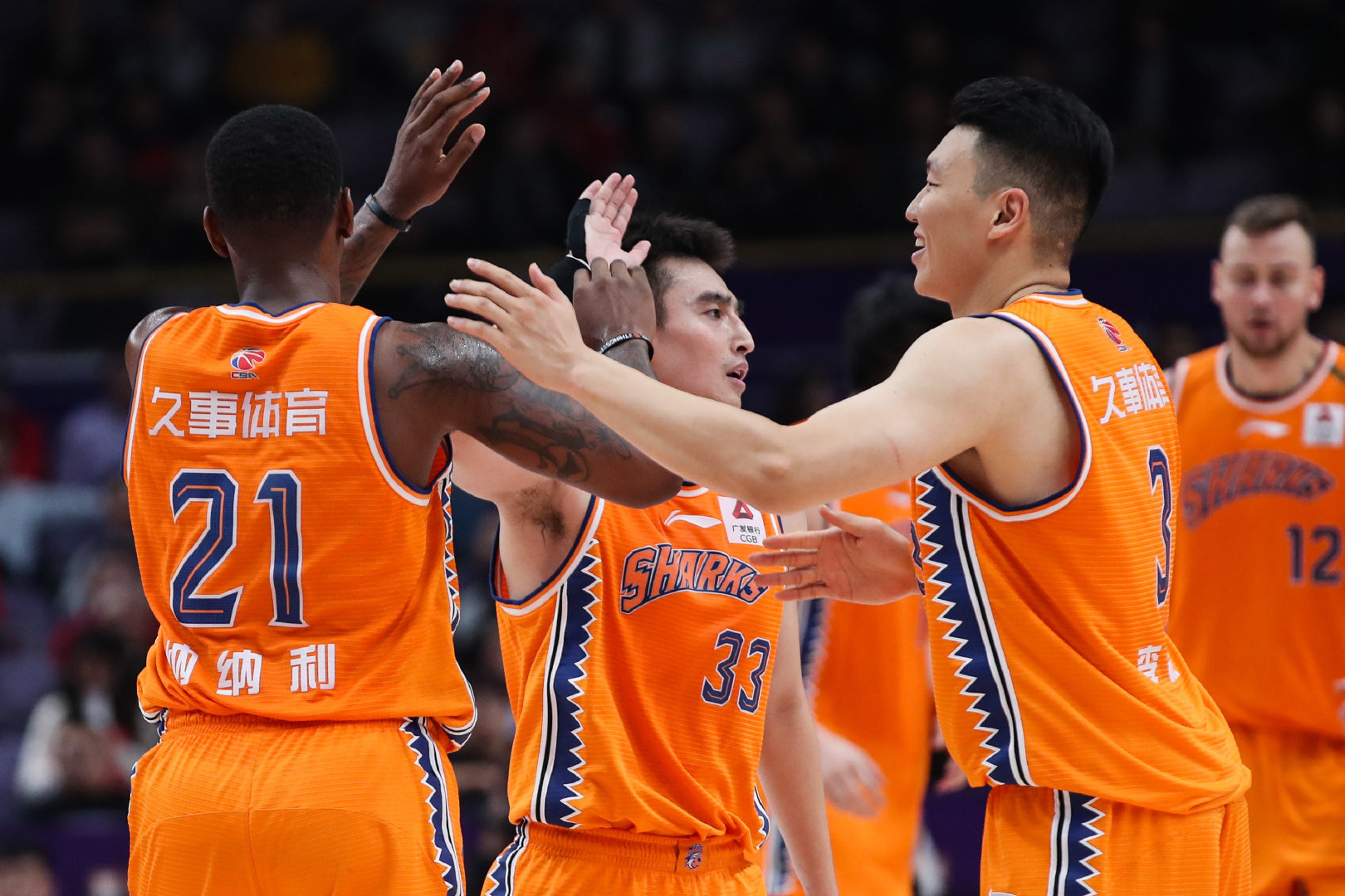 爱游戏官网-四川队鏖战马刺，陶汉林惊艳四座