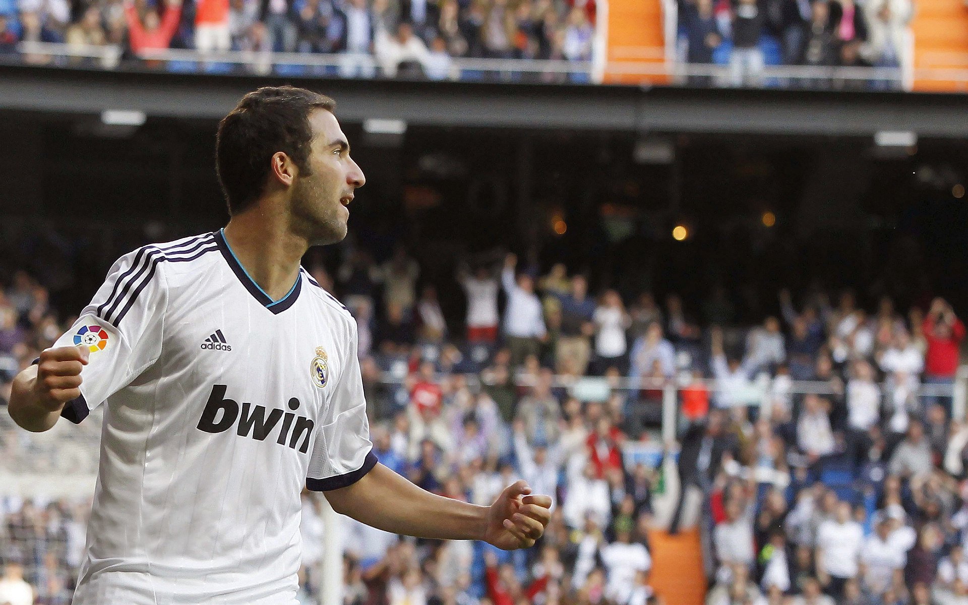 苏格兰对阵皇马，法比尼奥关键战不手软，铁腰铸就欧冠传奇