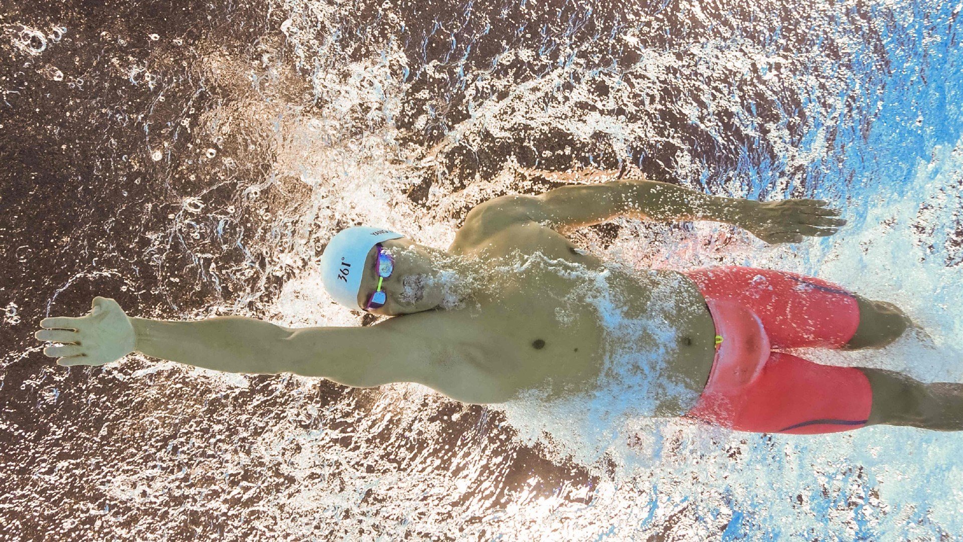 伊拉克连续得分压制南非,穆勒成为关键先生,绿茵场上的降维打击