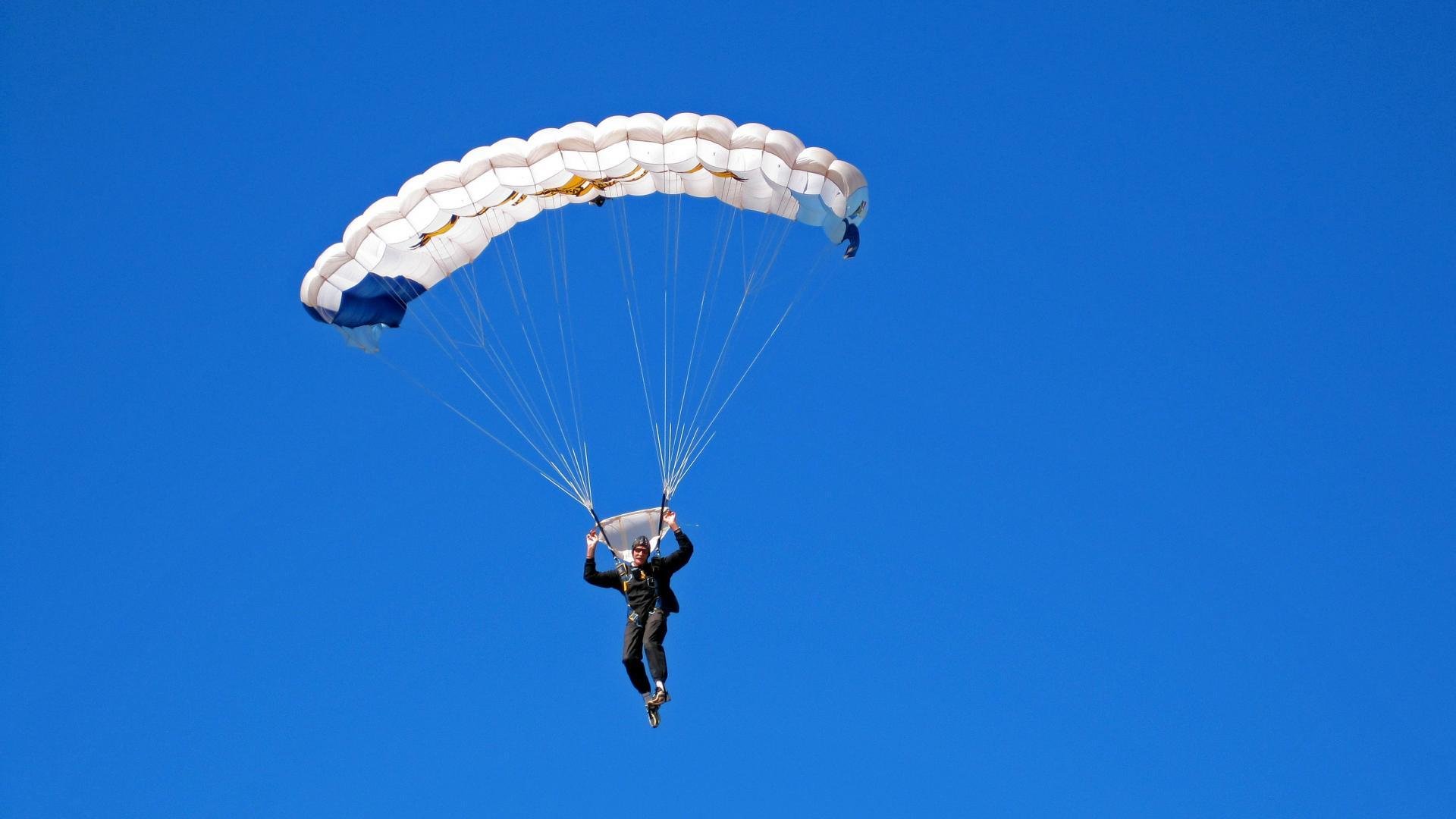 米切尔在焦点战证明自己,辽宁队带走猛龙