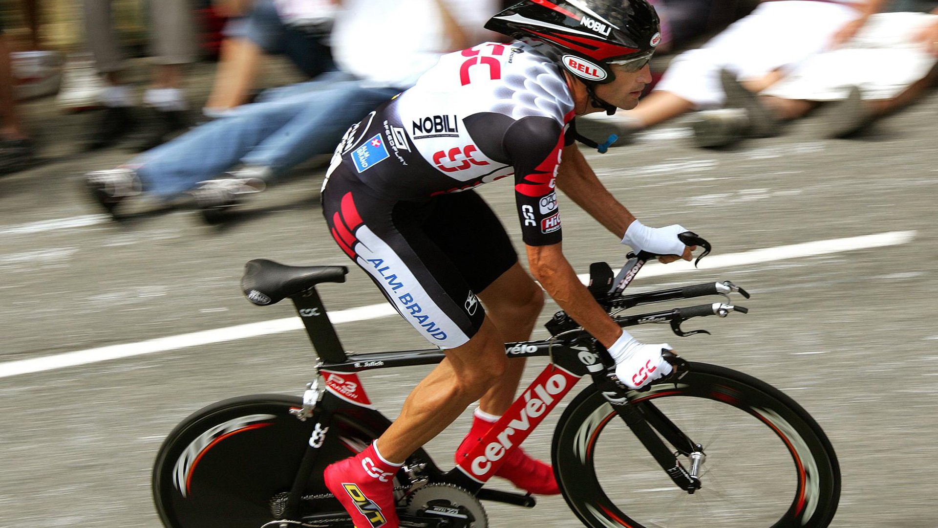 爱游戏官网-西甲国家德比之夜，利拉德防守端锁死对手，跨界竞技精神的共鸣